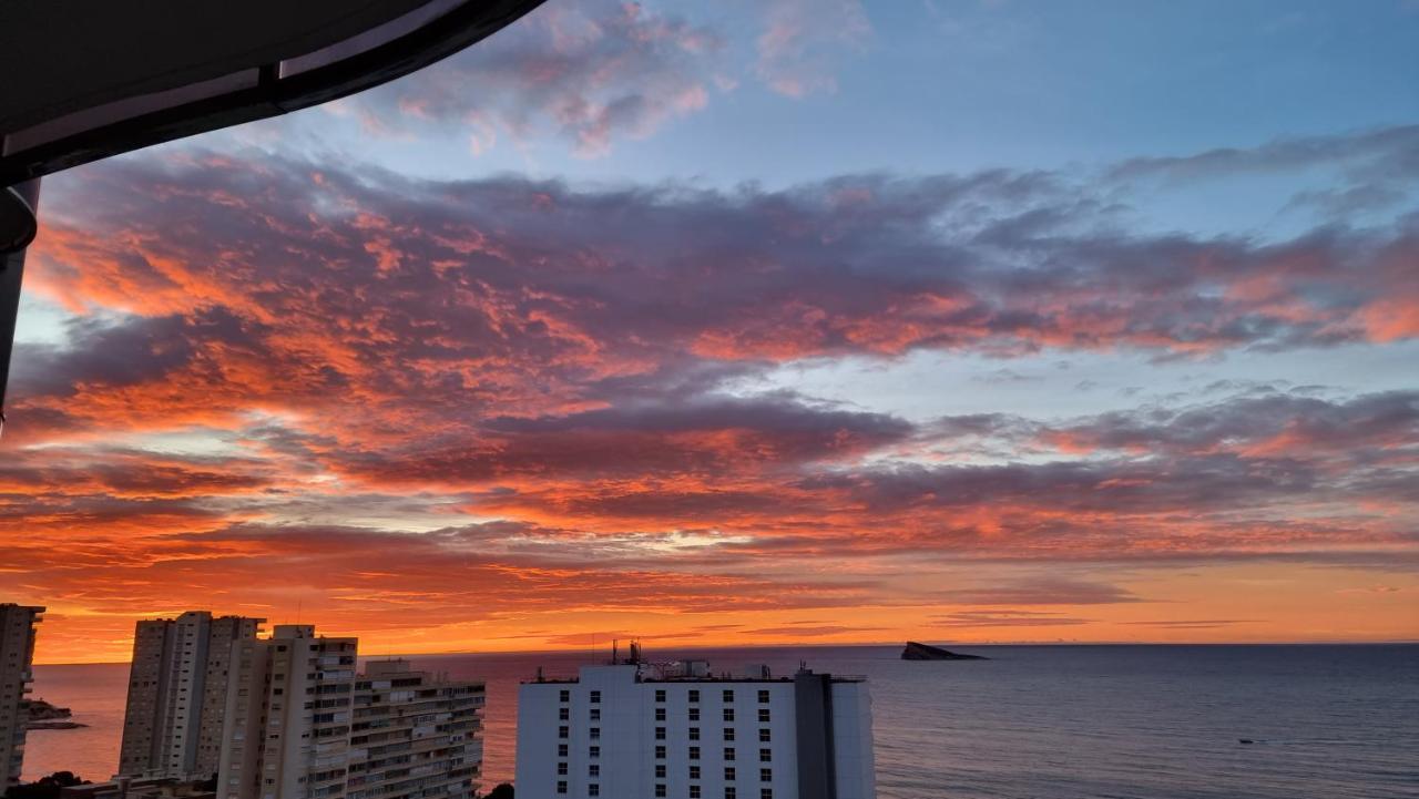 Appartamento Sunset Waves Benidorm Julieta Vistas Al Mar Premium 200 Mt2 Con Jacuzzi En Terraza Esterno foto