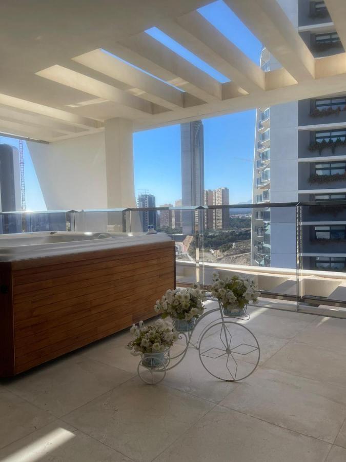 Appartamento Sunset Waves Benidorm Julieta Vistas Al Mar Premium 200 Mt2 Con Jacuzzi En Terraza Esterno foto