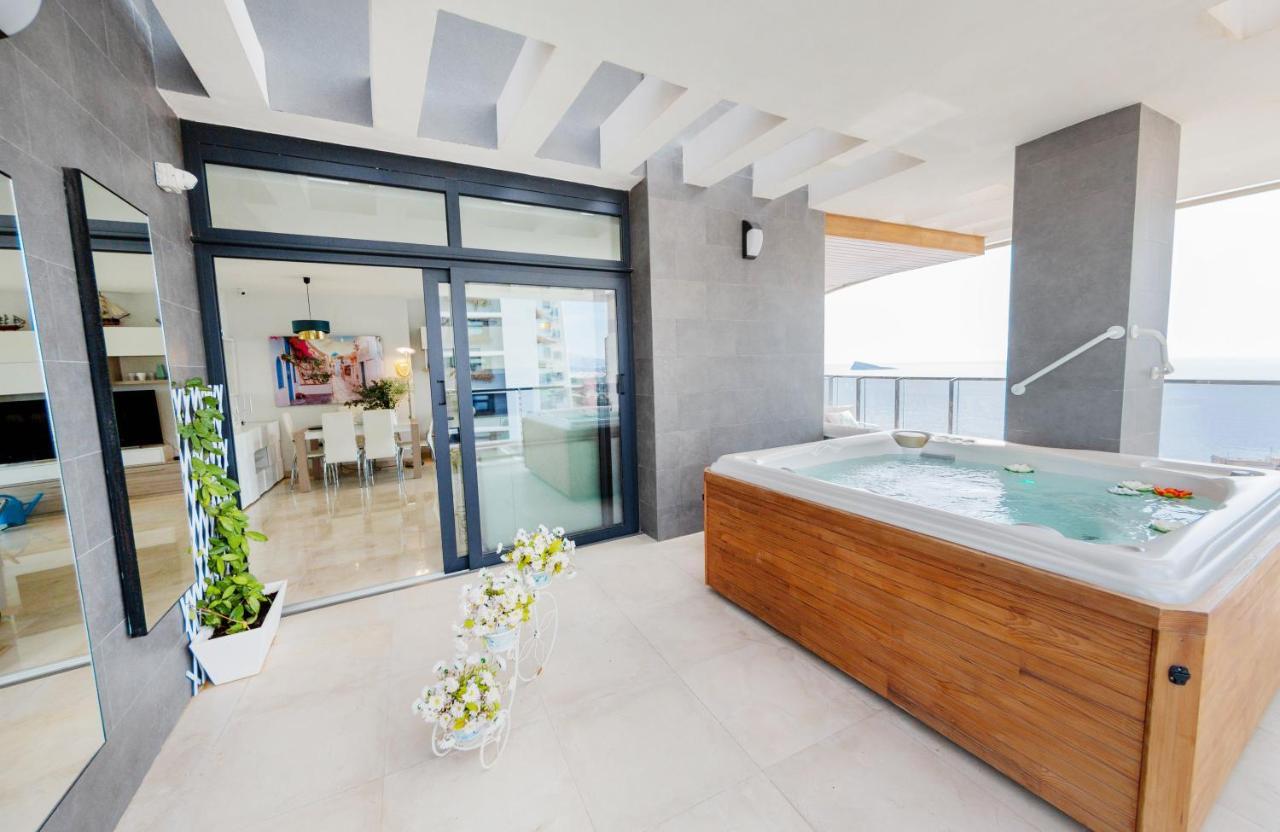 Appartamento Sunset Waves Benidorm Julieta Vistas Al Mar Premium 200 Mt2 Con Jacuzzi En Terraza Esterno foto