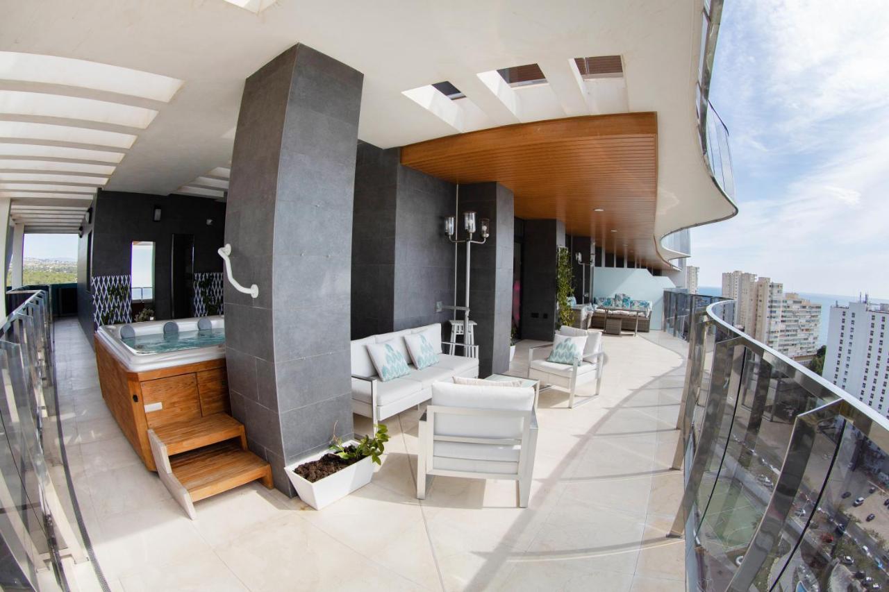 Appartamento Sunset Waves Benidorm Julieta Vistas Al Mar Premium 200 Mt2 Con Jacuzzi En Terraza Esterno foto