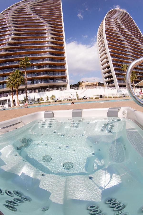 Appartamento Sunset Waves Benidorm Julieta Vistas Al Mar Premium 200 Mt2 Con Jacuzzi En Terraza Esterno foto