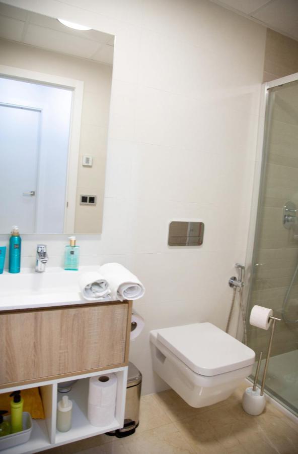 Appartamento Sunset Waves Benidorm Julieta Vistas Al Mar Premium 200 Mt2 Con Jacuzzi En Terraza Esterno foto