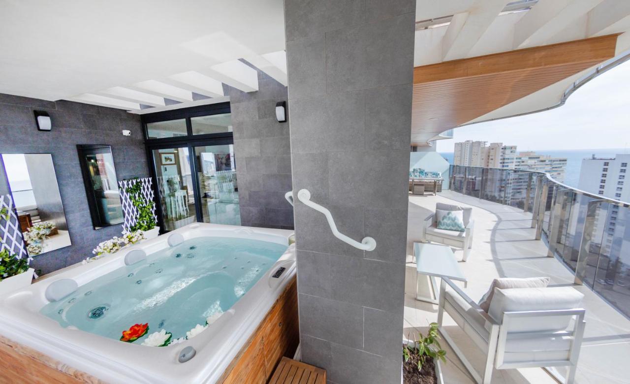 Appartamento Sunset Waves Benidorm Julieta Vistas Al Mar Premium 200 Mt2 Con Jacuzzi En Terraza Esterno foto